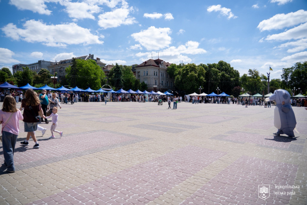 Тернопіль на день перетворився на велику лабораторію: в місті провели Наукові пікніки (фото)