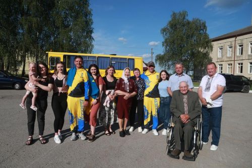 У селі на Тернопільщині зустріли двох рідних братів, які повернулися з ворожого полону (фото)