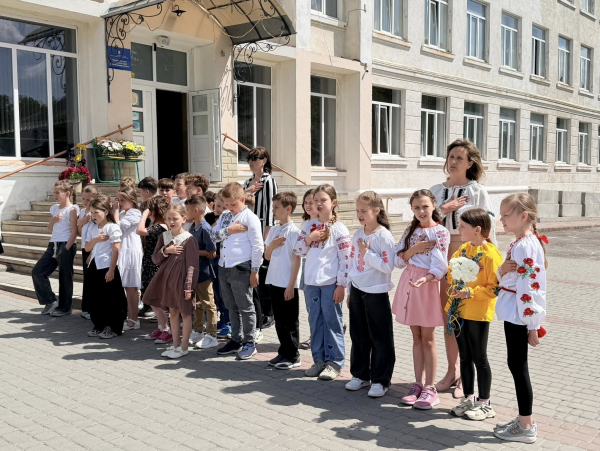 Пам’ять, викарбувана в камені: в Теребовлі встановили меморіальні дошки п’ятьом полеглим випускникам ліцею