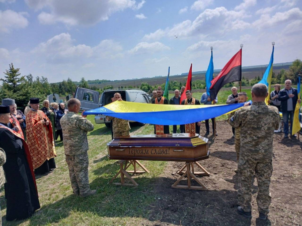 У Козівській громаді попрощалися із загиблим захисником Володимиром Галунком (фото)
