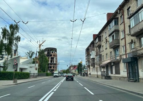 У Тернополі оновлюють дорожню розмітку на головних вулицях
