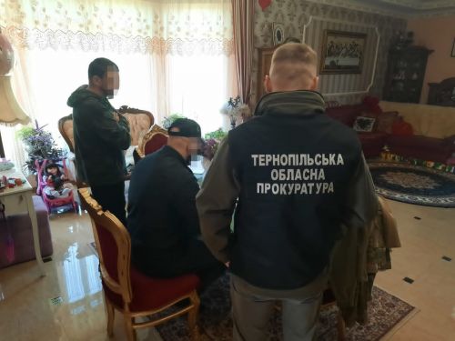 Землі оборонного підприємства вартістю майже 16 млн грн оформляли на приватні структури: на Тернопільщині викрито посадовця міської ради (фото)