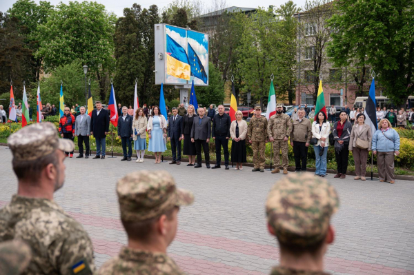Підняттям прапора ЄС у Тернополі відзначили День Європи (фото)