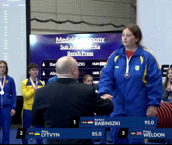 15-річна спортсменка зі Збаража виборола "срібло" на чемпіонаті світу з класичного жиму лежачи (фото)