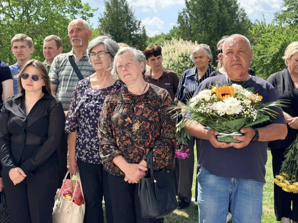 Пам’ять, викарбувана в камені: в Теребовлі встановили меморіальні дошки п’ятьом полеглим випускникам ліцею