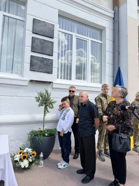 Пам’ять, викарбувана в камені: в Теребовлі встановили меморіальні дошки п’ятьом полеглим випускникам ліцею