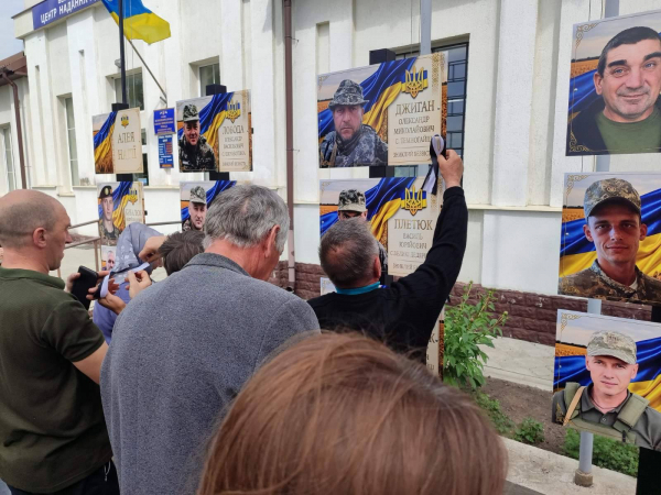 У Великих Дедеркалах відкрили Алею Надії для родин полонених і зниклих безвісти захисників (фото)
