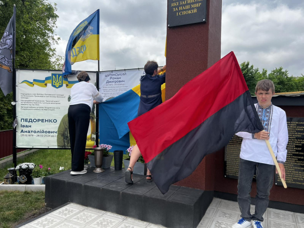 У селі на Шумщині відкрили символічну алею пам'яті загиблих воїнів (фото)