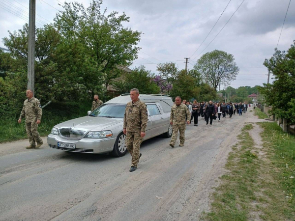 У Козівській громаді попрощалися із загиблим захисником Володимиром Галунком (фото)
