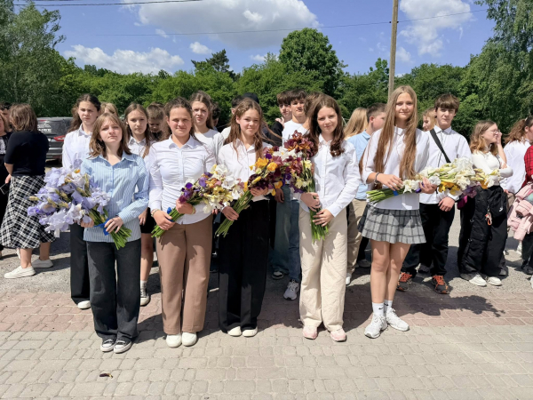 Пам’ять, викарбувана в камені: в Теребовлі встановили меморіальні дошки п’ятьом полеглим випускникам ліцею