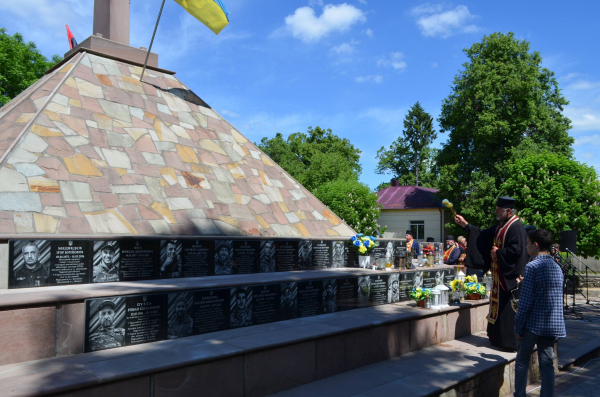 Меморіальні знаки полеглим Героям відкрили у Білобожницькій громаді (ФОТО)