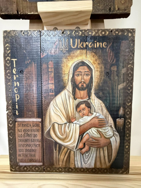 «Коли зброя мовчить. Говорять ікони»: у Тернополі родини Героїв зустрілися з іконописицею Наталією Війтович (фото)