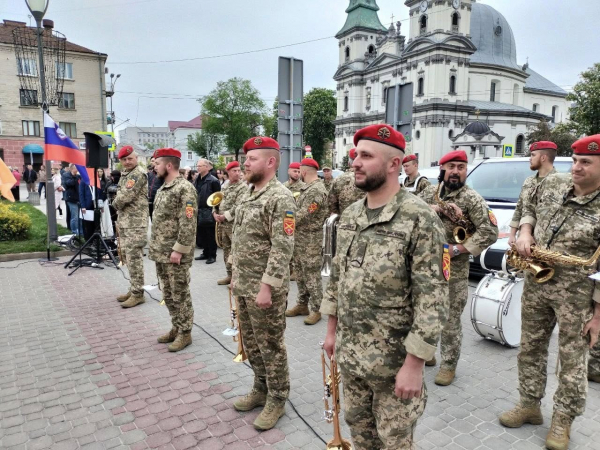Підняттям прапора ЄС у Тернополі відзначили День Європи (фото)