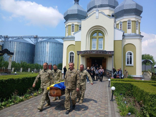 У Козівській громаді попрощалися із загиблим захисником Володимиром Галунком (фото)