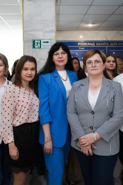 У ЗУНУ до Дня Героїв провели патріотичну акцію та відкрили виставку «Горизонти надії» (фото)