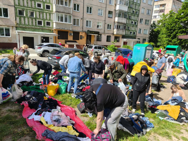 2 червня у Тернополі безкоштовно роздаватимуть одяг та іграшки (фото)