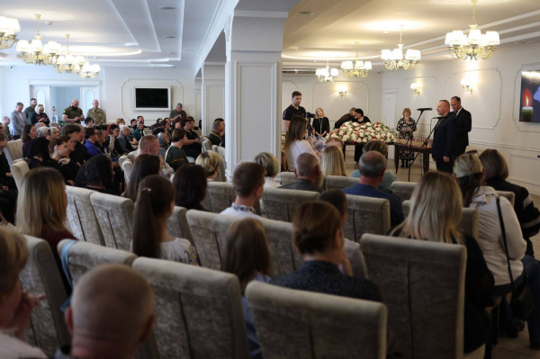 Рідним загиблих захисників із Шумщини вручили державні нагороди (фото)