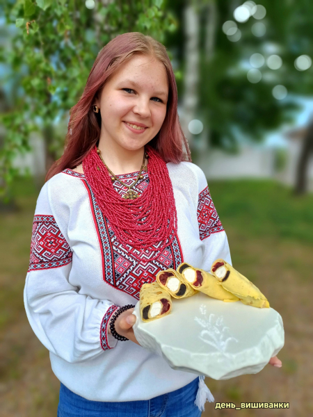 Солодкий код нації: у Вишнівці створили десерти з орнаментами вишиванок (фото)