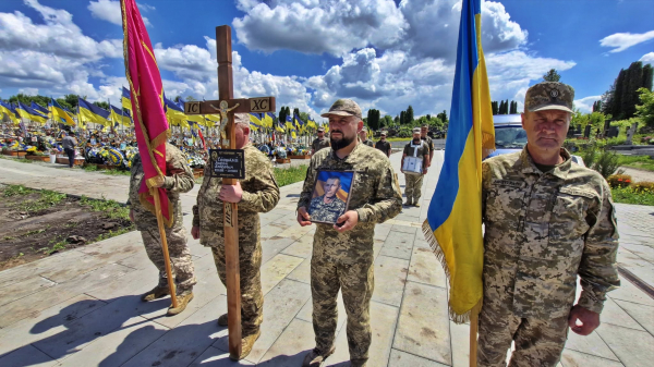 У Тернополі в останню дорогу провели воїна Андрія Стоцького з Донеччини (ФОТО)