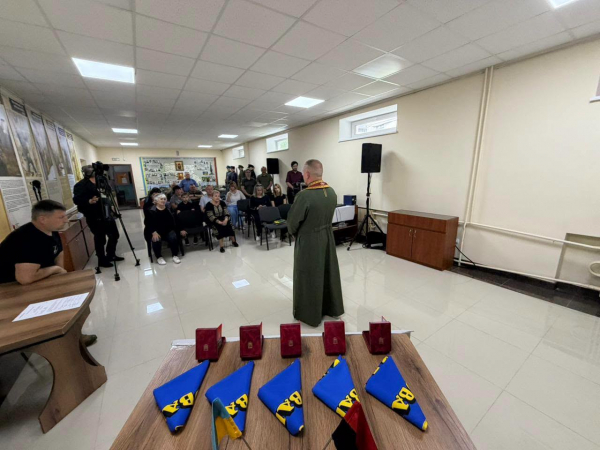 Сестри воїна з Кременеччини отримали почесну відзнаку «Хрест Героя» (фото)