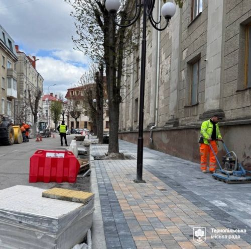 У Тернополі облаштовують нові безбар’єрні маршрути: де тривають роботи