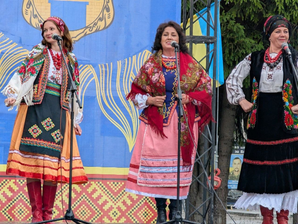 У Підволочиську відбувся благодійний фестиваль Зеленого борщу на підтримку ЗСУ (фото)