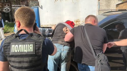 Отримав 9 тисяч доларів за зняття з розшуку: на Тернопільщині судитимуть посадовця підприємства (фото)