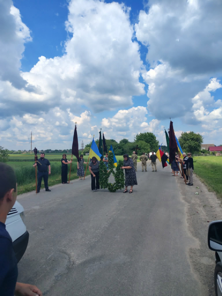 У Колиндянській громаді попрощалися із загиблим захисником Анатолієм Гайванюком (фото, відео)