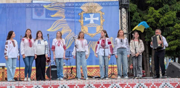 У Підволочиську відбувся благодійний фестиваль Зеленого борщу на підтримку ЗСУ (фото)