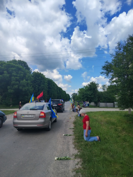 У Колиндянській громаді попрощалися із загиблим захисником Анатолієм Гайванюком (фото, відео)