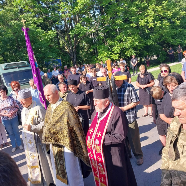 На Борщівщині живим коридором зустріли полеглого воїна Костянтина Соколівського (фото)