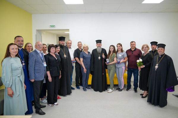 Митрополит Епіфаній разом із очільником ОВА відвідали поранених воїнів у лікарні на Тернопільщині (фото)