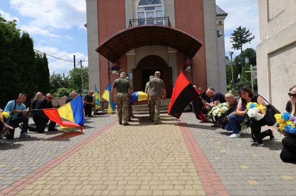 У Петрикові попрощалися із захисником Сергієм Оліярчуком (фото)