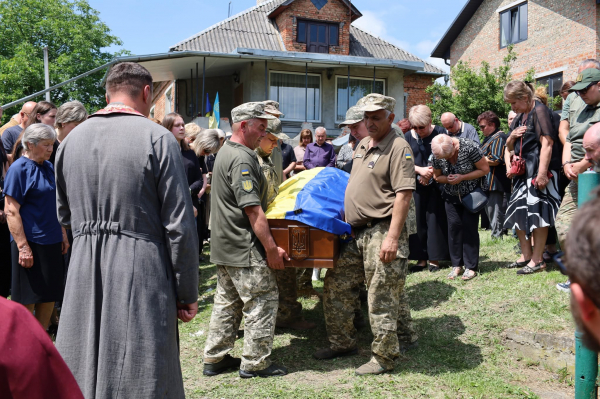 У Петрикові попрощалися із захисником Сергієм Оліярчуком (фото)
