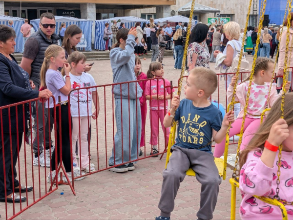 У Підволочиську відбувся благодійний фестиваль Зеленого борщу на підтримку ЗСУ (фото)