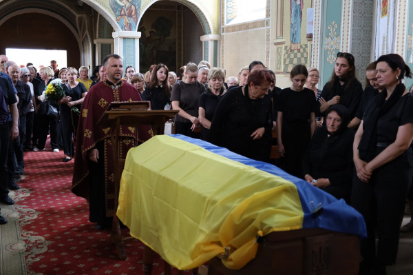 У Петрикові попрощалися із захисником Сергієм Оліярчуком (фото)