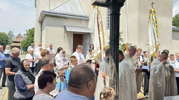 Церкві понад 420 років: на Зборівщині відбулося унікальне богослужіння (ФОТО)