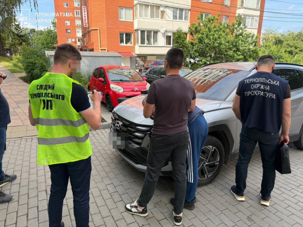 У Тернополі затримали чоловіка, який обіцяв переправити військовозобов’язаного до Молдови (фото)