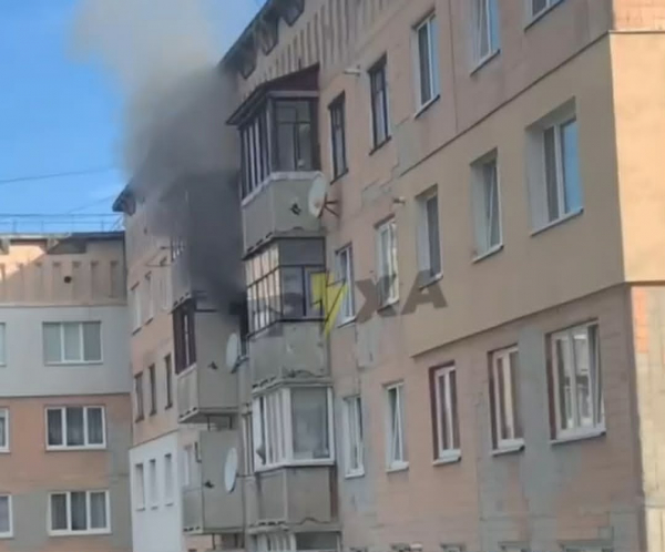 На проспекті Злуки у Тернополі горить квартира (фото, відео)