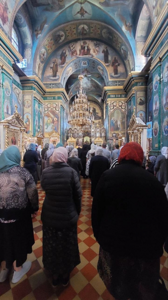 До монастиря УПЦ в Кременці їдуть автобуси з силовиками: деталі