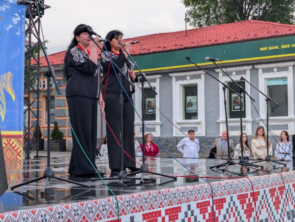 У Підволочиську відбувся благодійний фестиваль Зеленого борщу на підтримку ЗСУ (фото)