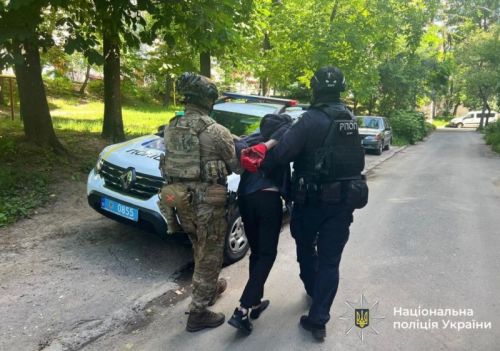 Сестра дзвонила з Харківщини: правоохоронці Тернополя затримали чоловіка, який утримував у квартирі жінку (фото)