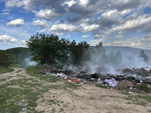 У селі на Тенопільщині вдруге з початку року підпалили сміттєзвалище (фото)