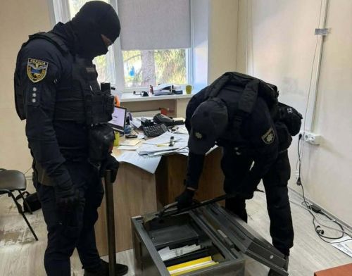 Обшуки на Тернопільщині: викрили діяльність банди, яка спекулювала на продажі деревини (ФОТО)