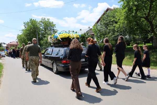 У Петрикові попрощалися із захисником Сергієм Оліярчуком (фото)