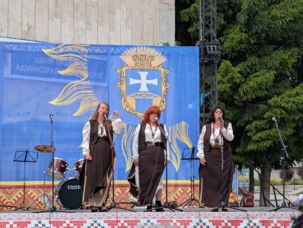 У Підволочиську відбувся благодійний фестиваль Зеленого борщу на підтримку ЗСУ (фото)