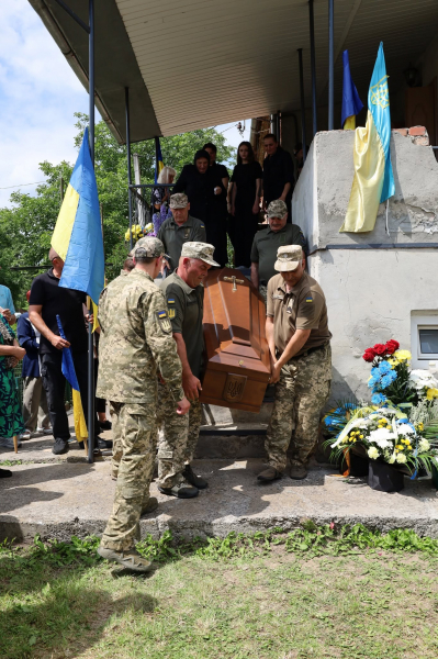 У Петрикові попрощалися із захисником Сергієм Оліярчуком (фото)