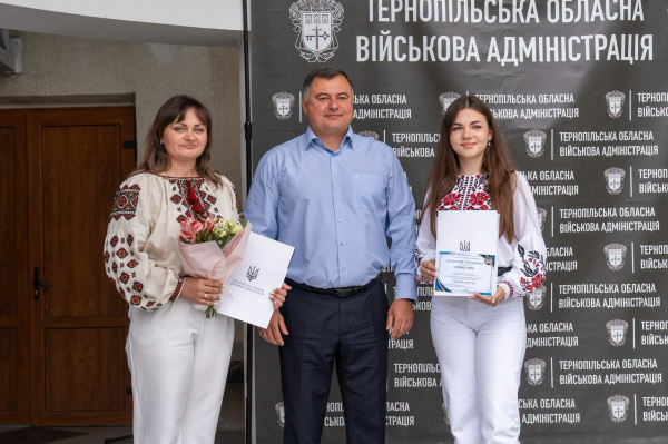 Найкращих школярів Тернопільщини відзначили обласними нагородами (фото)