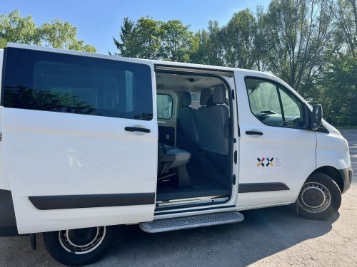 Дитяча лікарня Тернополя отримала мікроавтобус від благодійників із Німеччини (фото)