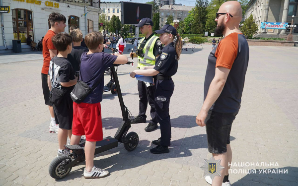 За два місяці тернопільські поліцейські виявили 35 нетверезих водіїв електросамокатів (фото, відео)